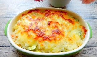 什锦火腿焗饭怎么做 什锦火腿炒饭的做法