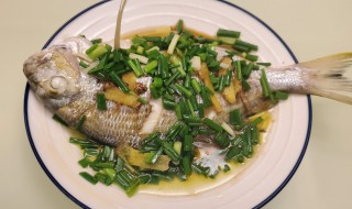 葱油鲫鱼怎么做（葱油鲫鱼怎么做好吃）