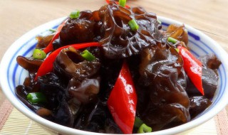 红辣椒炒木耳怎么做（红辣椒炒木耳的做法）