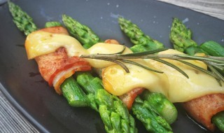 酥皮芦笋卷怎么做（青笋卷的做法）