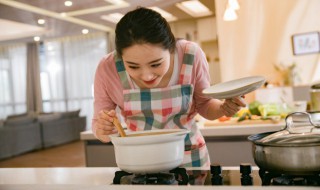 瘦肉苹果炖生鱼汤怎么做（瘦肉苹果炖生鱼汤怎么做好喝）