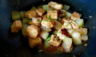 酿油豆腐焖冬瓜做法(酿油豆腐焖冬瓜做法窍门)