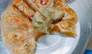 三鲜素锅贴（素三鲜锅贴家常做法）