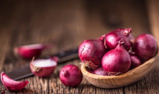 洋葱马铃薯炒培根怎么做 培根洋葱炒土豆