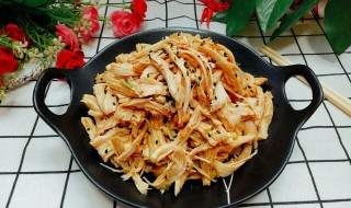 脆皮手撕鸡的正宗做法（脆皮手撕鸡的正宗做法大全）