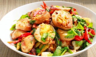 双椒金钱蛋怎么做 金钱蛋炒辣椒的做法