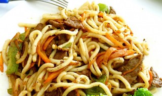 鱿鱼炒乌冬面怎么做（鱿鱼炒乌冬面怎么做才好吃）