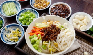 佛手炸酱面怎么做