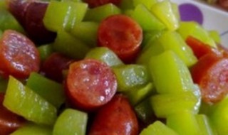 腊肠窝笋丁怎么做（窝笋炒腊肠）