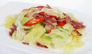 培根炒莲白怎么做（素炒莲白怎么做好吃）