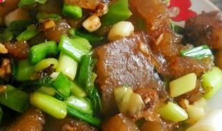 青蒜炒焖子怎么做（青蒜炒焖子怎么做才好吃）