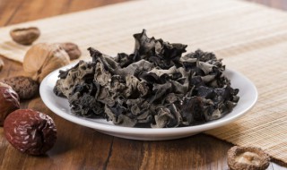 黄芽菜黑木耳炒肉片怎么做 黄芽菜黑木耳炒肉片怎么做才好吃