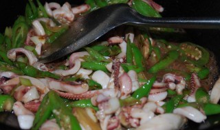 咖喱鱿鱼混炒怎么做（咖喱鱿鱼混炒怎么做好吃）