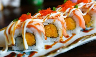 金枪鱼生菜寿司怎么做（金枪鱼生菜寿司怎么做才好吃）