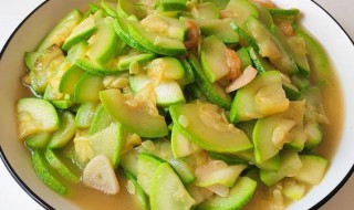 炒小瓜腊肉怎么做 炒小瓜腊肉怎么做才好吃