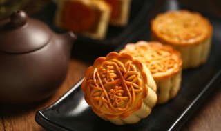 自制广式莲蓉月饼怎么做（自制莲蓉月饼的做法）