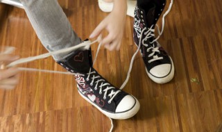 如何除鞋内脚臭味（怎样去除脚臭和鞋里的臭味）