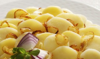 扁豆猪肉焖土豆怎么做（猪肉炖扁豆土豆的做法窍门）