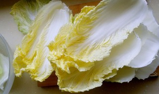 鲜菇腊肉白菜锅怎么做（腊肉白菜火锅怎么做好吃）