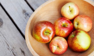 桃子苹果葡萄汁怎么做（苹果桃子榨汁配方）