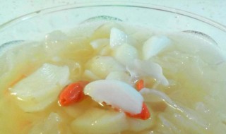 百合炖枇杷怎么做（枇杷可以和百合一起熬吗）