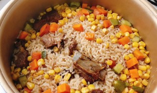 大锅焖糯米饭窍门（大锅煮糯米饭怎样煮）