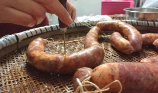 香肠外皮发粘洗一下能吃吗（香肠外面皮发粘怎么办）