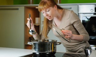 辣味红腐乳花生猪脚怎么做（辣味红腐乳花生猪脚怎么做才好吃）