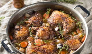 香菇片耳焖烧鸡腿（香菇木耳炖鸡块）