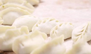 煮速冻饺子用冷水还是热水(速冻饺子是冷水下锅吗)