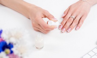 指甲上有竖纹是身体有大病的征兆吗（指甲上有竖纹是身体有大病的征兆吗是还是不是）