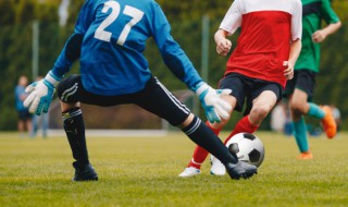 足球充气充到什么程度 足球充气要充多少