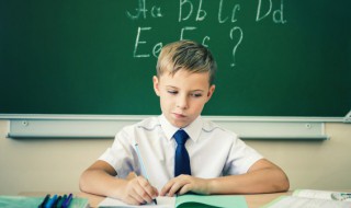 离落疏疏一径深疏疏的意思 篱落疏疏一径深的疏疏是什么意思