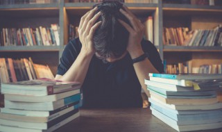 秋词表达了诗人怎样的思想感情（秋词表达了诗人怎样的思想感情对你有什么启发）