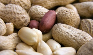 每天晚上吃生花生有什么好处 每天晚上吃生花生有什么好处吗