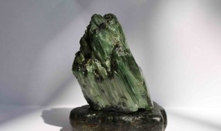 崂山绿石是什么 青岛崂山绿石什么地方有