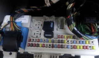 17款福克斯雾灯保险丝在哪里 12款福克斯倒车灯保险丝在哪里