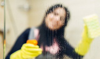 洗洁精对玻璃有损害吗（洗洁精对玻璃有损害吗有毒吗）