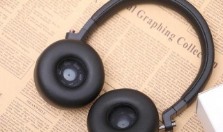 头戴式耳机怎么搭配衣服（头戴式耳机搭配什么衣服）