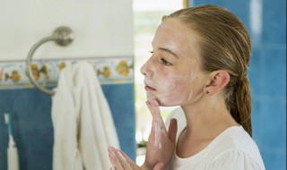 什么时间用洁面膏?（什么时间用洁面膏好）