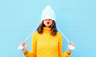 黄毛衣搭配什么颜色外套最好看（黄毛衣搭配什么颜色外套最好看女）