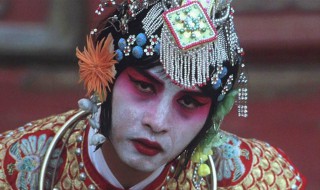 霸王别姬里程蝶衣是小豆子吗 霸王别姬里程蝶衣是男是女