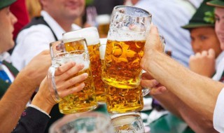 女人可以喝啤酒么 啤酒女人能喝吗