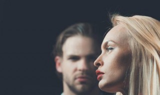 女人嘴唇厚剪什么发型（女人嘴唇厚剪什么发型好）