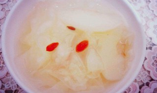 冰糖炖雪梨怎么看煮好没有 冰糖雪梨炖还是煮