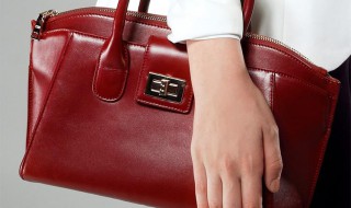 酒红色包包适合什么季节(酒红色包包适合什么季节卖)