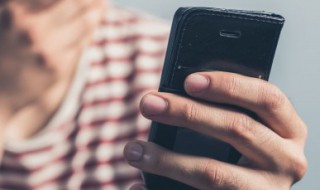 手机蓝屏面积越来越大 手机屏幕出现蓝色墨水怎么修复