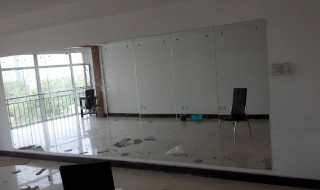 镜子用什么胶粘在墙上（卫生间镜子用什么胶粘在墙上）