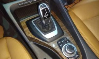 宝马x1档把拆装步骤 宝马x1档把拆装教程