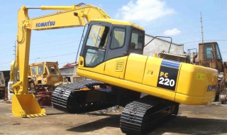 小松45-7挖机怎么调快行走（小松挖机行走慢没劲怎么调）